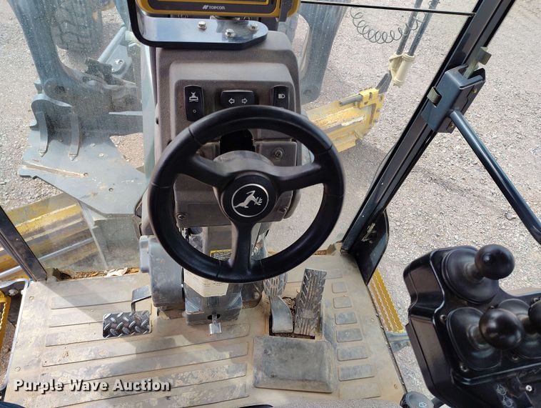 image for item EH0243 2018 John Deere 772G motor grader