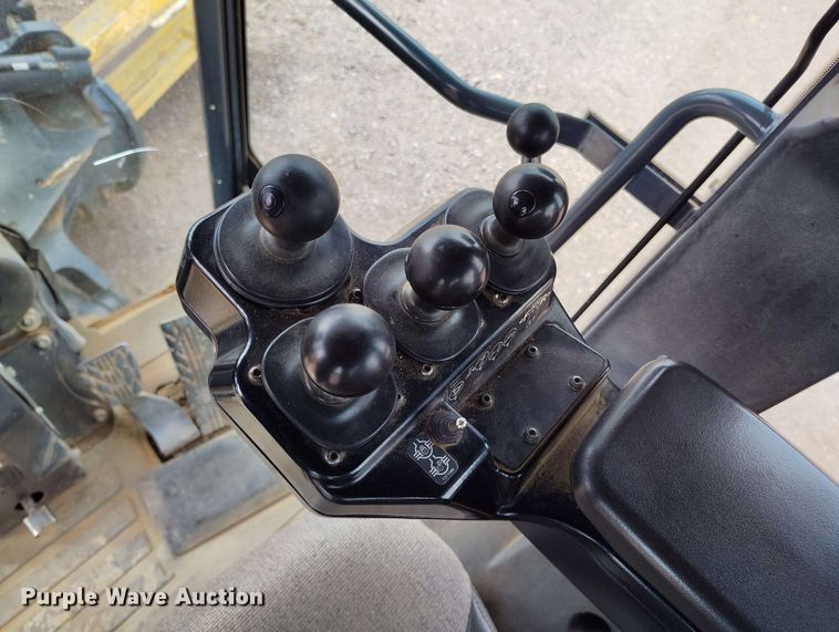 image for item EH0243 2018 John Deere 772G motor grader