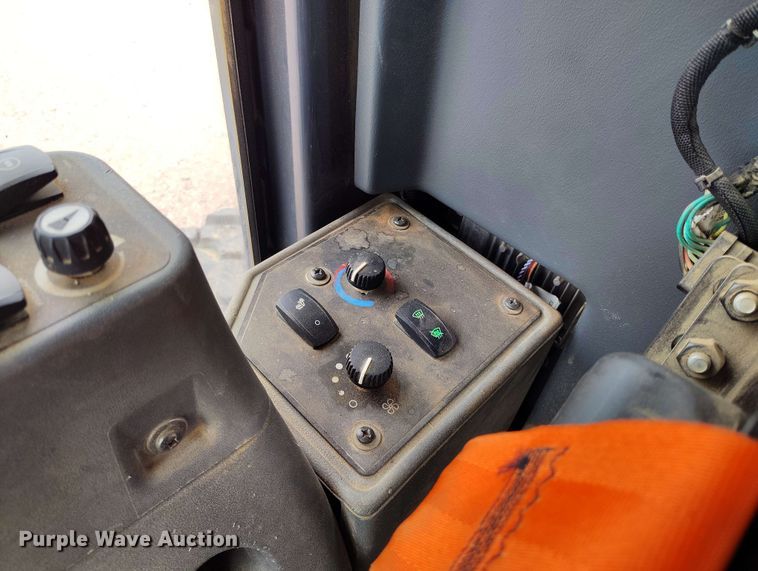 image for item EH0243 2018 John Deere 772G motor grader