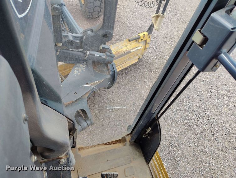 image for item EH0243 2018 John Deere 772G motor grader