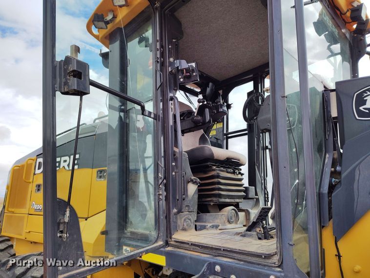 image for item EH0243 2018 John Deere 772G motor grader