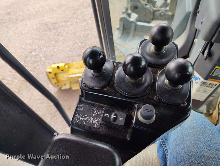 image for item EH0243 2018 John Deere 772G motor grader