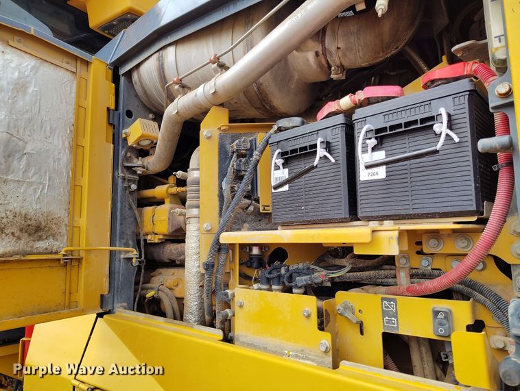 image for item EH0243 2018 John Deere 772G motor grader