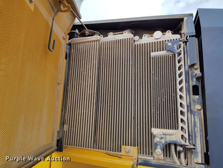 image for item EH0243 2018 John Deere 772G motor grader