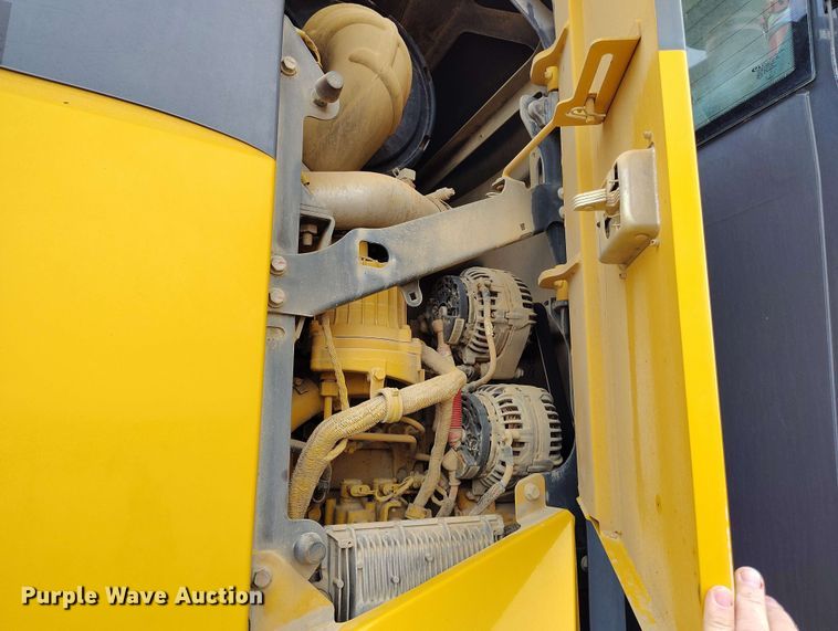 image for item EH0243 2018 John Deere 772G motor grader