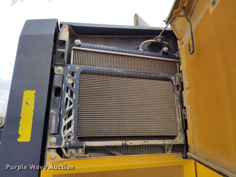 image for item EH0243 2018 John Deere 772G motor grader