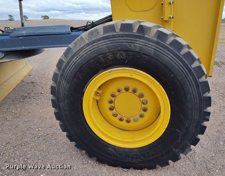 image for item EH0243 2018 John Deere 772G motor grader