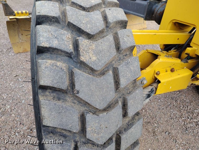 image for item EH0243 2018 John Deere 772G motor grader