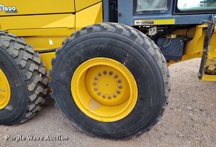 image for item EH0243 2018 John Deere 772G motor grader