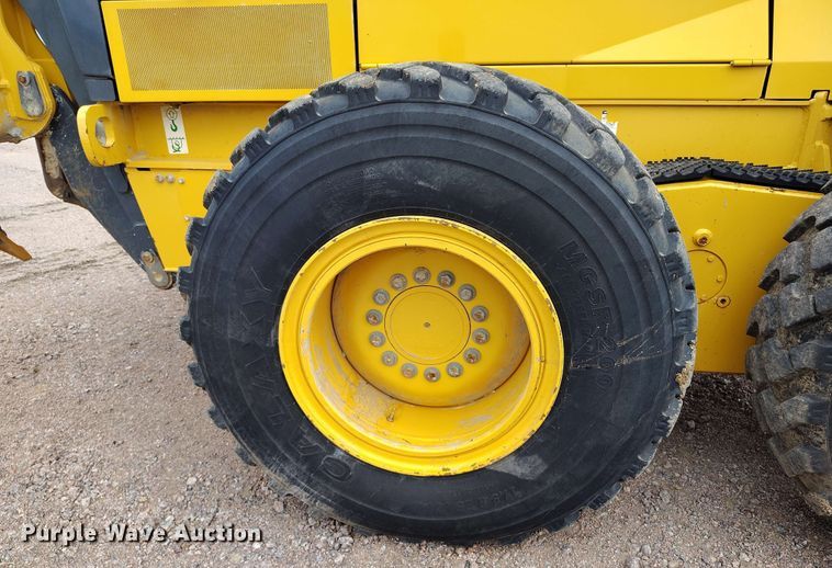 image for item EH0243 2018 John Deere 772G motor grader