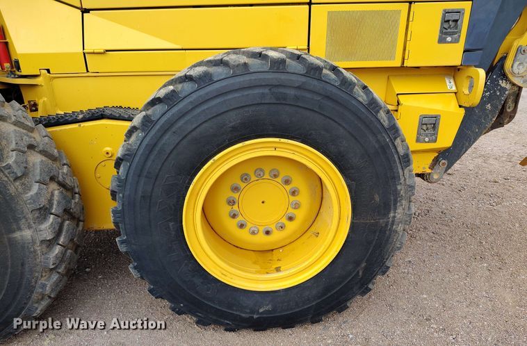 image for item EH0243 2018 John Deere 772G motor grader