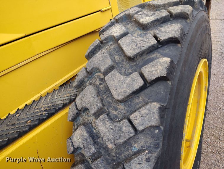 image for item EH0243 2018 John Deere 772G motor grader