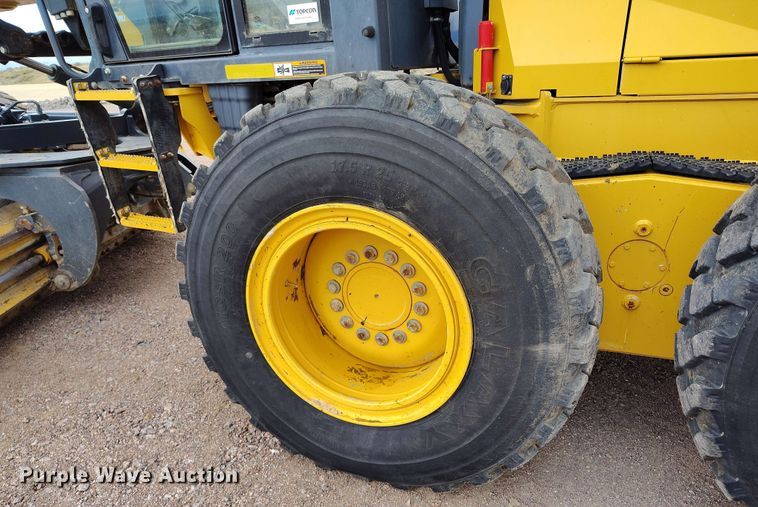 image for item EH0243 2018 John Deere 772G motor grader