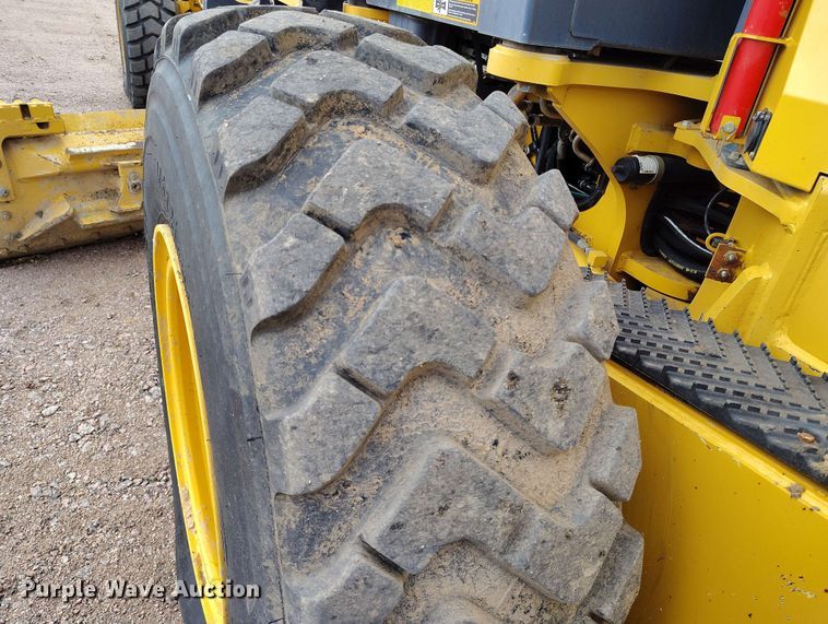 image for item EH0243 2018 John Deere 772G motor grader