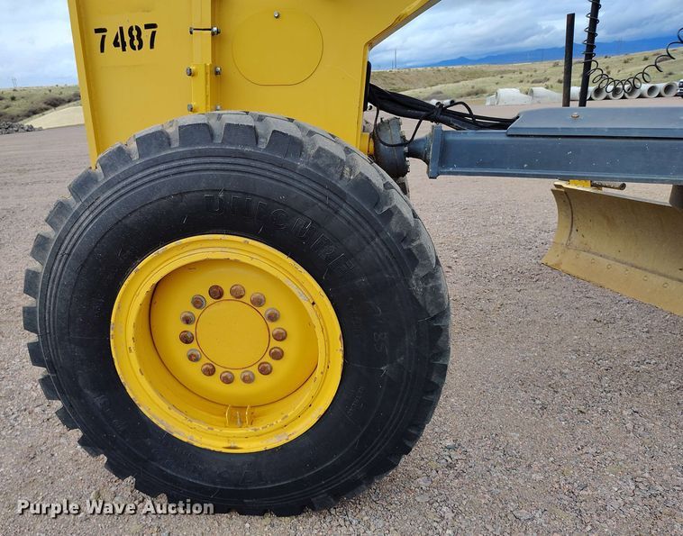 image for item EH0243 2018 John Deere 772G motor grader