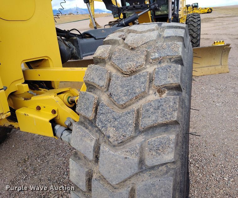 image for item EH0243 2018 John Deere 772G motor grader