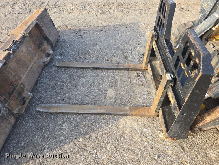 image for item EH0244 2018 John Deere 333G tracked skid steer loader