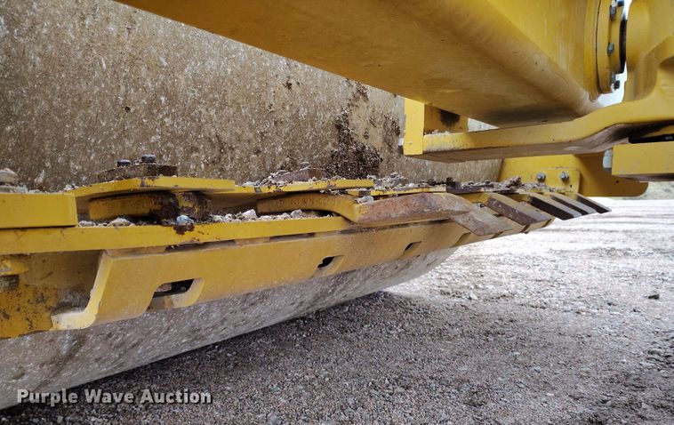 image for item EH0245 2016 Caterpillar CS56B single drum vibratory roller