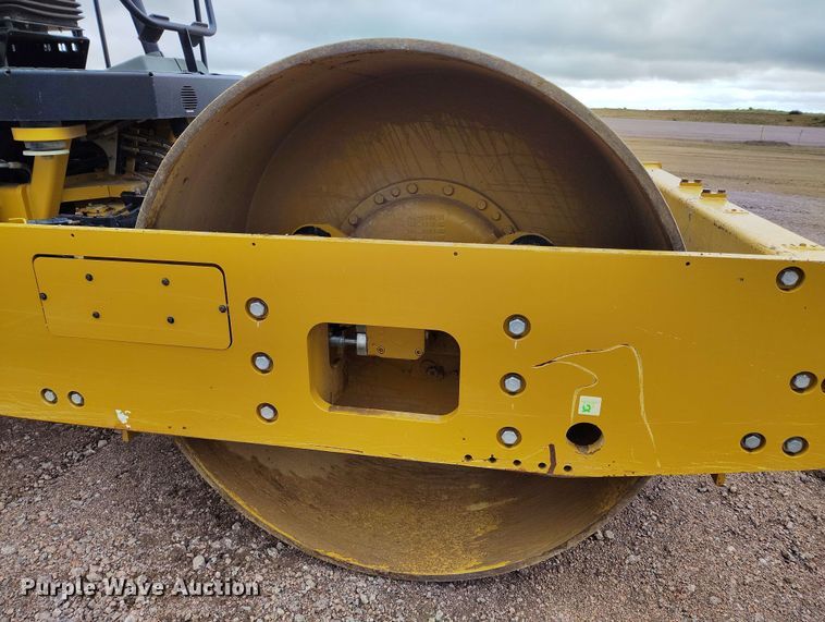 image for item EH0245 2016 Caterpillar CS56B single drum vibratory roller