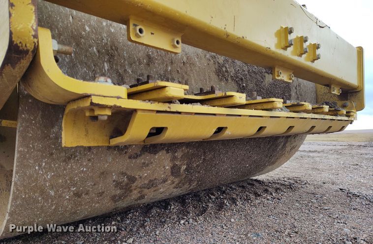 image for item EH0245 2016 Caterpillar CS56B single drum vibratory roller