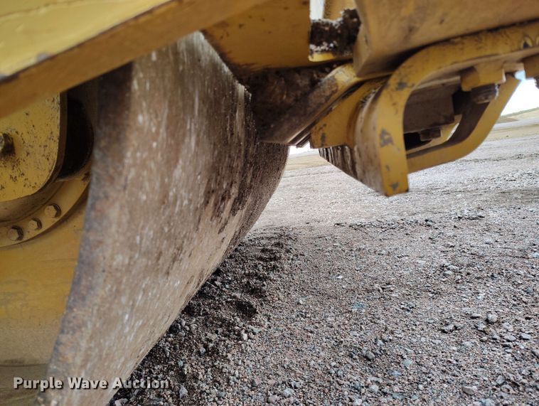 image for item EH0245 2016 Caterpillar CS56B single drum vibratory roller