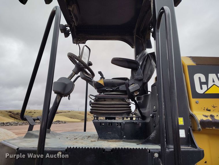 image for item EH0245 2016 Caterpillar CS56B single drum vibratory roller