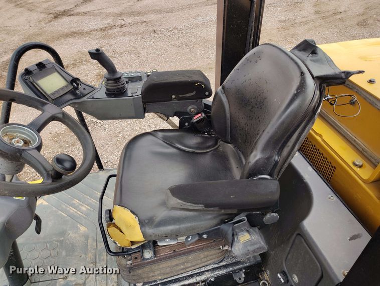 image for item EH0245 2016 Caterpillar CS56B single drum vibratory roller