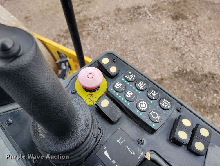 image for item EH0245 2016 Caterpillar CS56B single drum vibratory roller