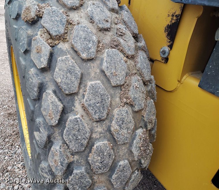 image for item EH0245 2016 Caterpillar CS56B single drum vibratory roller