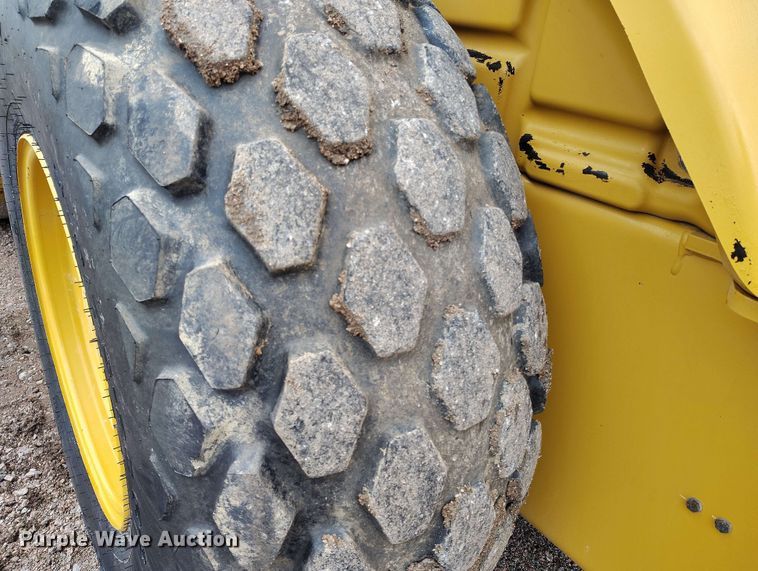 image for item EH0245 2016 Caterpillar CS56B single drum vibratory roller