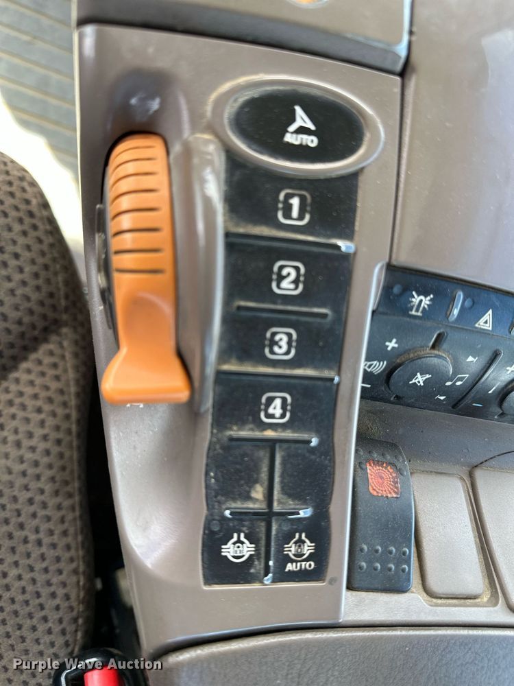 image for item EH0246 2018 John Deere 9470R  Scraper Special 4WD tractor