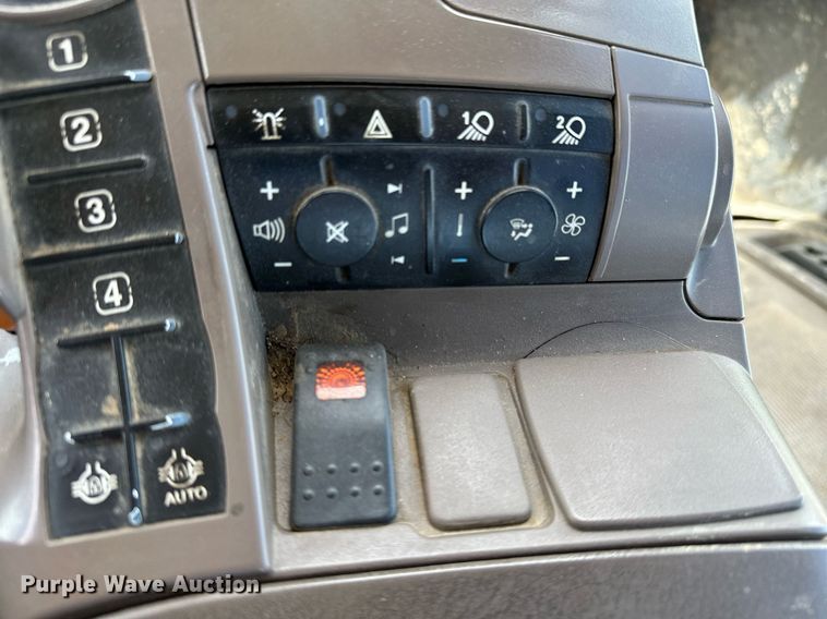 image for item EH0246 2018 John Deere 9470R  Scraper Special 4WD tractor