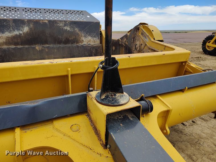 image for item EH0247 2018 John Deere 2010DE scraper