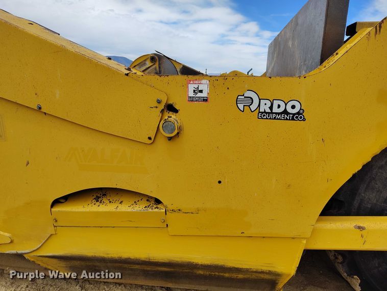 image for item EH0247 2018 John Deere 2010DE scraper