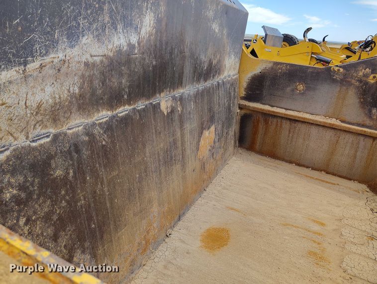 image for item EH0247 2018 John Deere 2010DE scraper