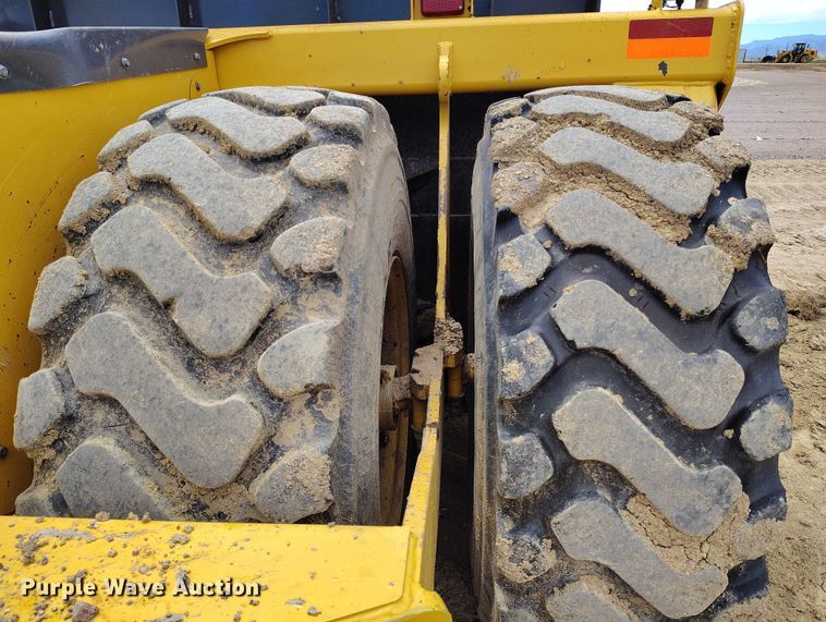 image for item EH0247 2018 John Deere 2010DE scraper