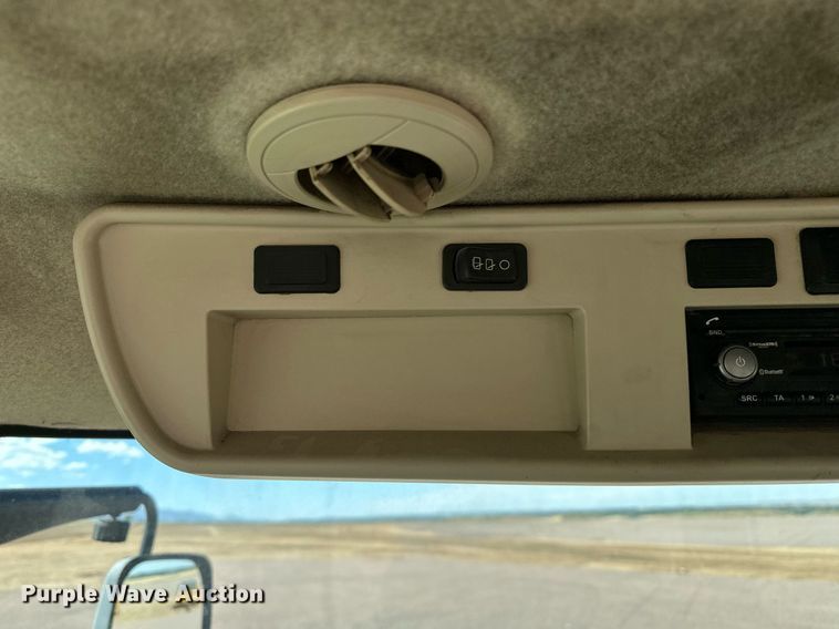 image for item EH0249 2018 John Deere 9470R Scraper Special 4WD tractor