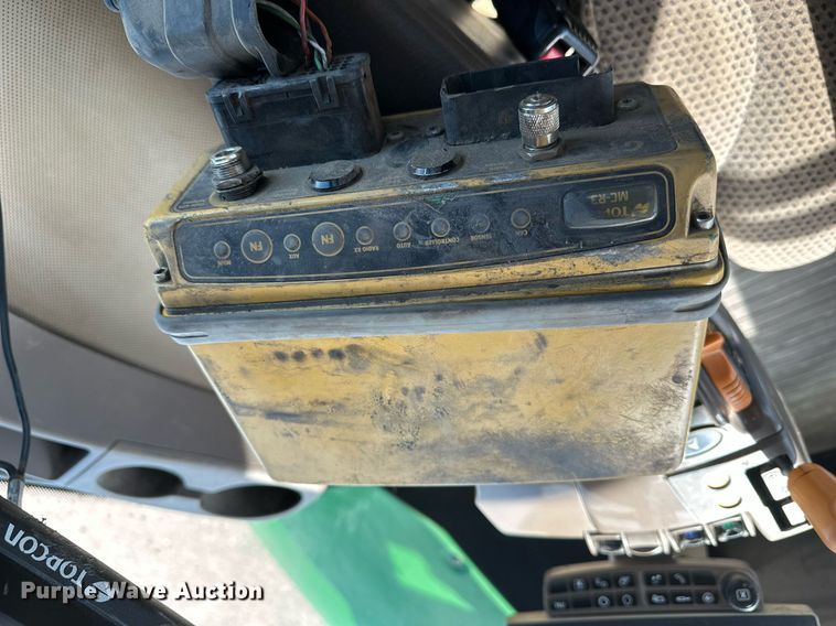 image for item EH0249 2018 John Deere 9470R Scraper Special 4WD tractor