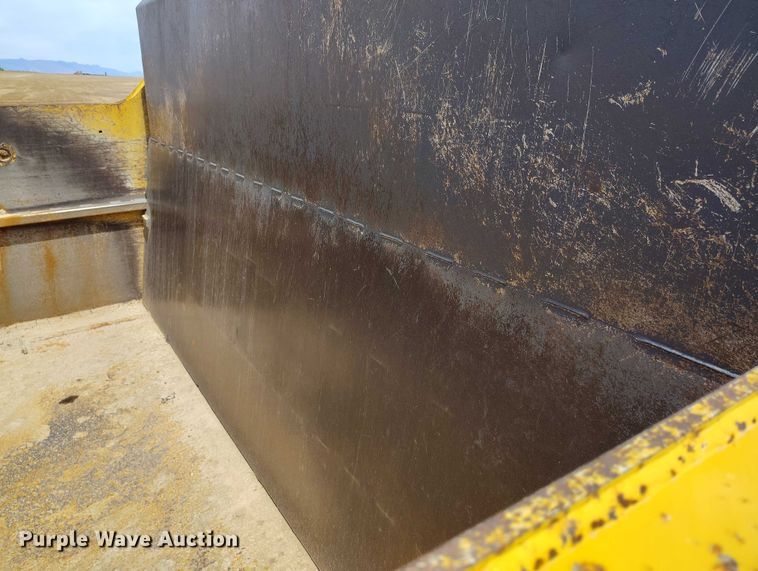 image for item EH0250 2018 John Deere 2010E scraper