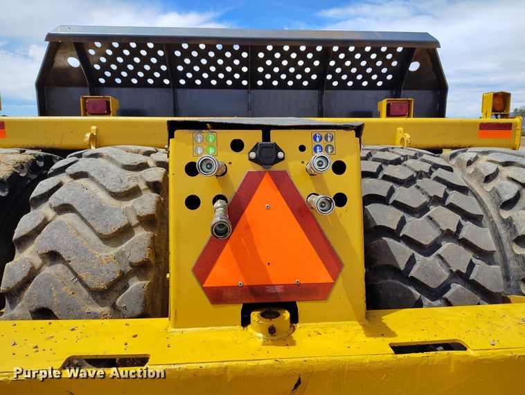 image for item EH0250 2018 John Deere 2010E scraper