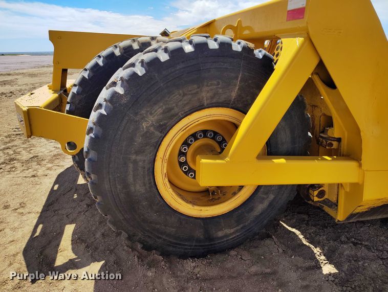 image for item EH0251 2008 John Deere 1810E scraper