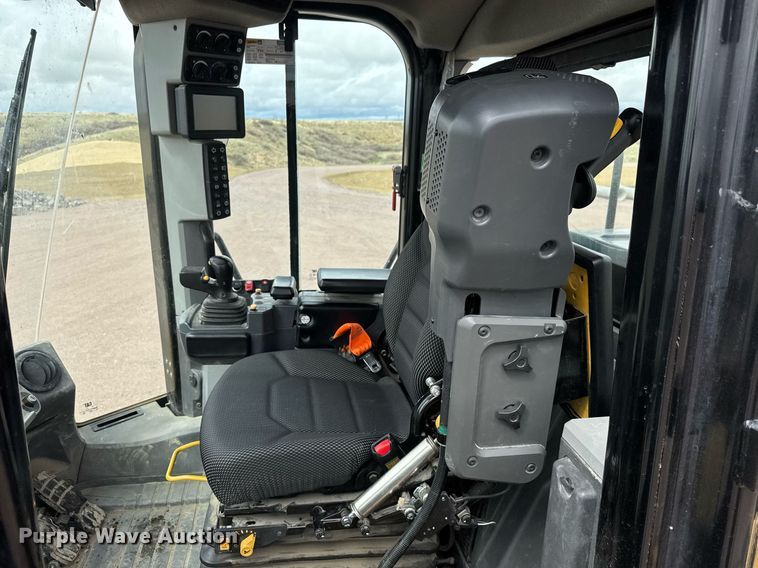 image for item EH0252 2023 Caterpillar 950M wheel loader