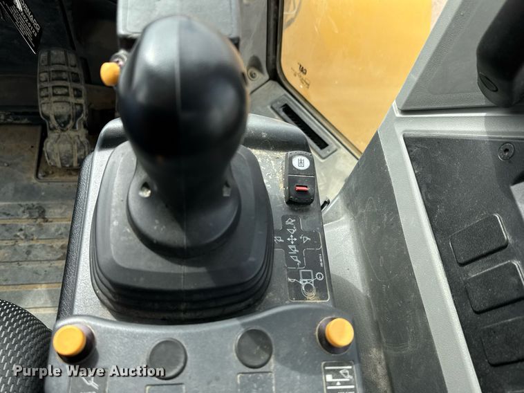 image for item EH0252 2023 Caterpillar 950M wheel loader