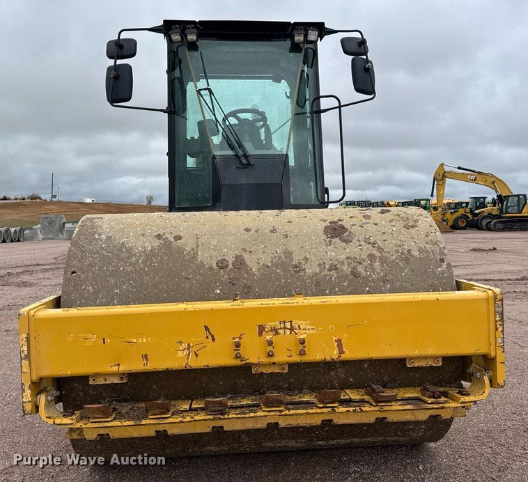 image for item EH0253 2019 Caterpillar CS56B single drum vibratory roller