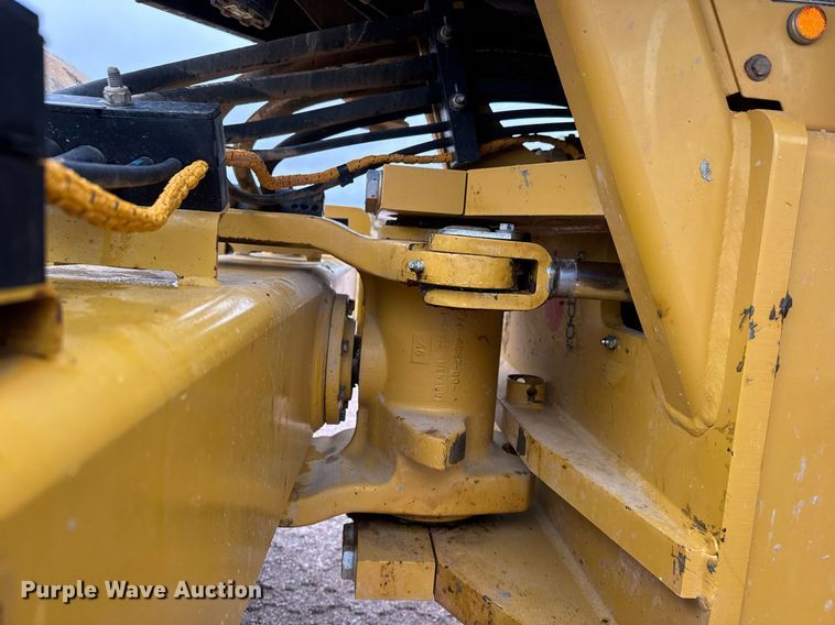 image for item EH0253 2019 Caterpillar CS56B single drum vibratory roller