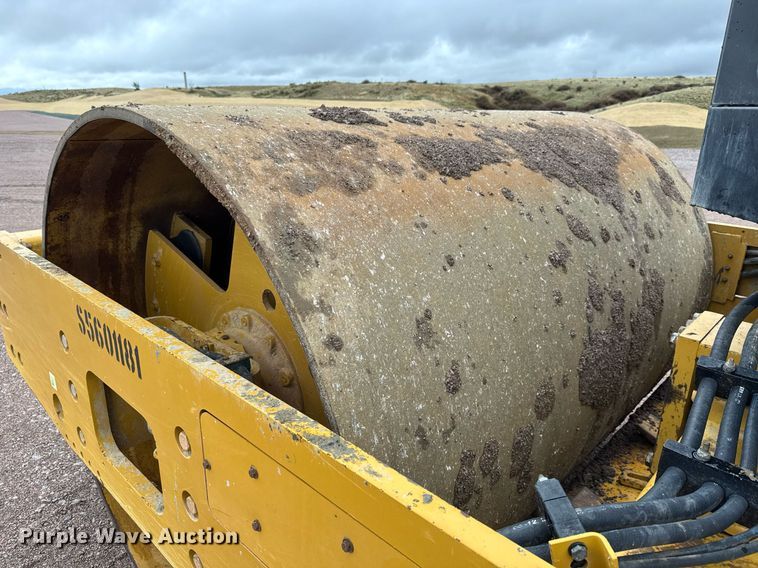 image for item EH0253 2019 Caterpillar CS56B single drum vibratory roller