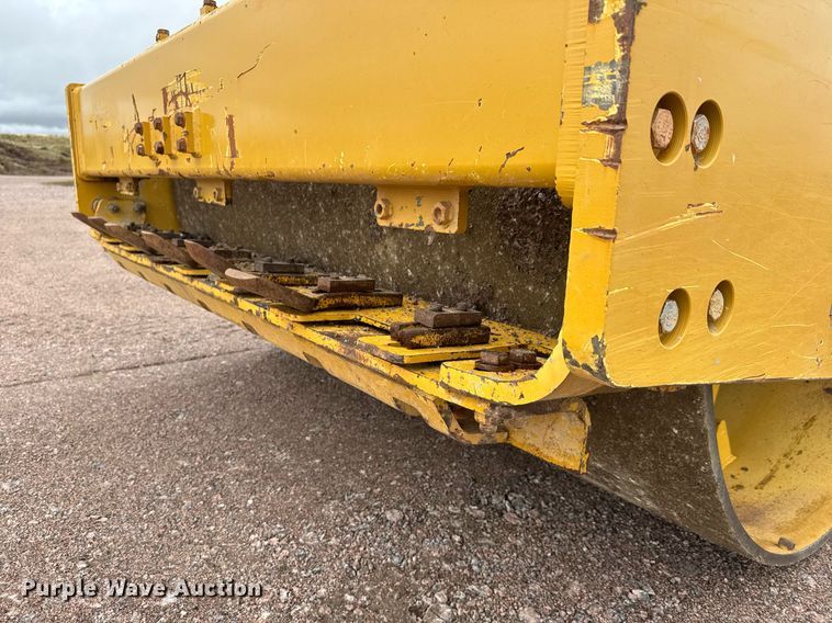 image for item EH0253 2019 Caterpillar CS56B single drum vibratory roller