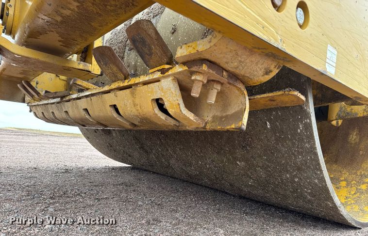 image for item EH0253 2019 Caterpillar CS56B single drum vibratory roller