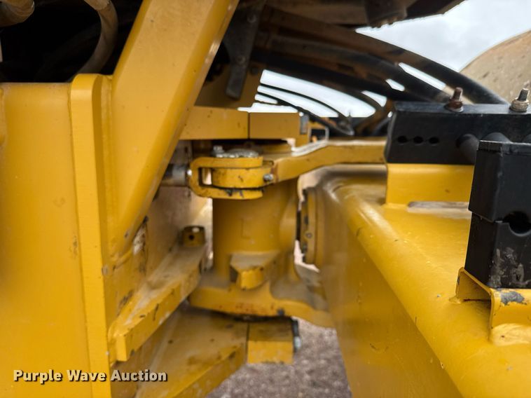 image for item EH0253 2019 Caterpillar CS56B single drum vibratory roller