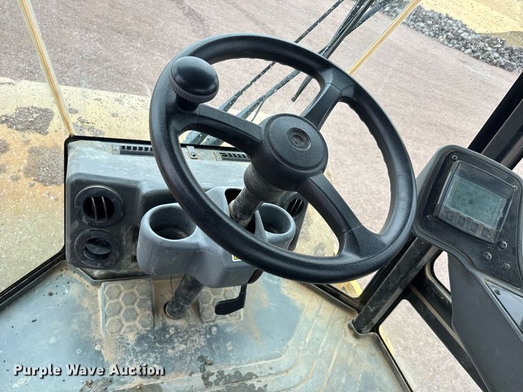 image for item EH0253 2019 Caterpillar CS56B single drum vibratory roller